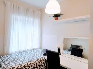 Cozy Guest Room in Modern Madrid Flat Perfect for Digital Nomads - 7