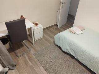 Modern Comfort in Madrid Premium Room Rental with All Amenities - 8