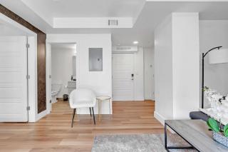 Tulsa 2BR City Stay Rooftop Lounge Gym & Pet Friendly - 8