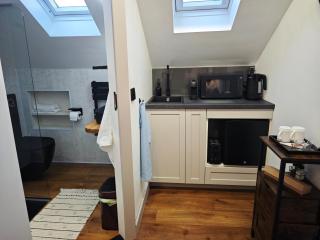 The Wooden Nest - Private King Studio near Slieve Russell Hotel - 8