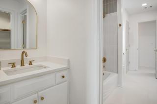 Elegant 5 Beds & 5 Bath Home in Lees Summit - 1