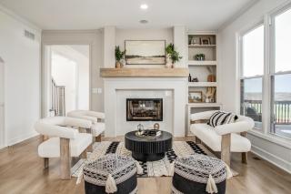 Elegant 5 Beds & 5 Bath Home in Lees Summit - 9