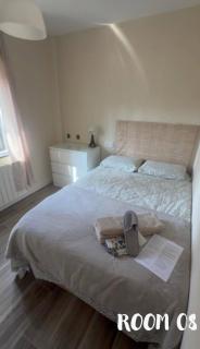 Cozy Guest Room in Modern Madrid Apartment - 0
