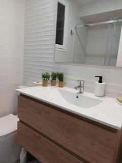 Modern Condo Room in Madrid Comfort and Convenience Await - 5