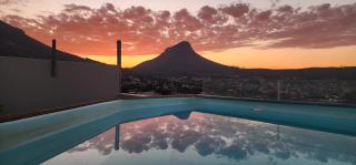 Serene Penthouse with Iconic Views with Private Pool - 0