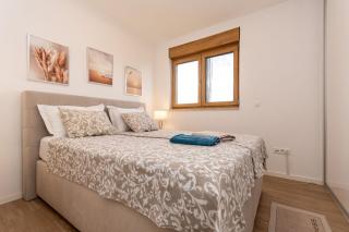 Apartment Luxury Beachfront Jacuzzi Suite with Sea View - 3