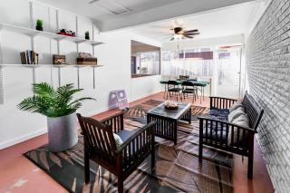 Large Deck, Rec Room! 2-Unit ATX Retreat By Campus - 8