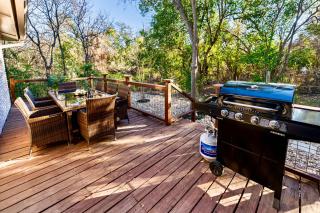 Large Deck, Rec Room! 2-Unit ATX Retreat By Campus - 9
