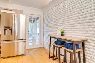 Large Deck, Rec Room! 2-Unit ATX Retreat By Campus - 3