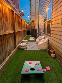 Upscale Home with Patio & Pool Table - Walk to Everything - Houston - 8
