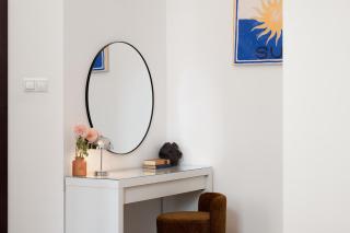 Bright Scandinavian Flat Bathtub n Danube Steps - 7