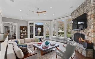 Upland Manor by Rove Travel - Luxe Estate with Pool - 9