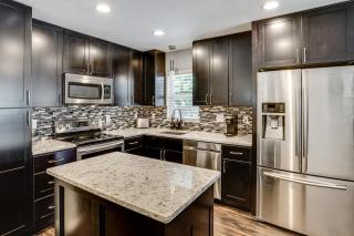 2 Mi to Stadiums & UT Arlington! Stylish Home - 7