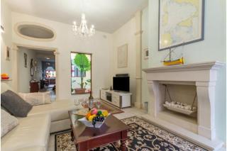 Well Located Townhouse & Courtyard Kalka - Happy Rentals - 5