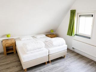 Pet-Loving Stay with Garden - Breskens - 7