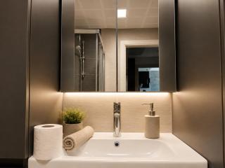 32nd Floor Sky View Pool Gym Free Parking - 1