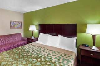 Econo Lodge Inn & Suites Oconto - 2