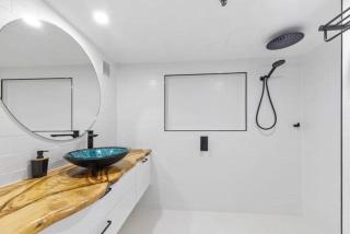 Spacious Ocean View Unit with Pool, Tennis & Beaches - 4