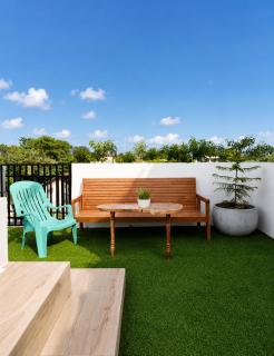 The Penthouse With Outdoor Jacuzzi Private Rooftop Solar Powered Energy - 4