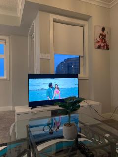 Two bedroom apartment with riverview in Calgary downtown - 9