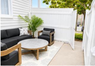 White Magnolia Galveston - Indoor Hot Tub, Bikes, Walk to Beach - 3