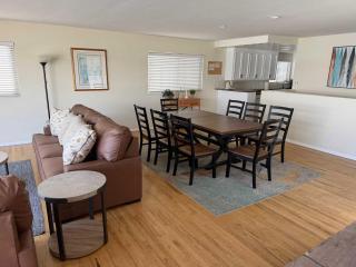 Coastal Charm with Spectacular Bay Views home - 4