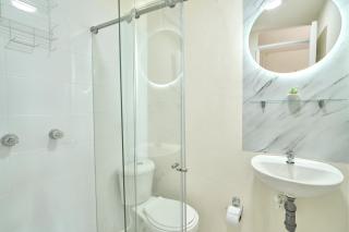 El Poblado Room #1 with Private Bathroom, Balcony in Shared Apartment - Medellín - 5