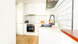 Surfers Home - Beach Stay - Sleeps 8 - Free Parking - 2