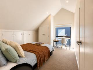 Peaceful Private Ensuite Near Airport & Transport - 6