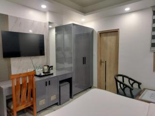 Hotel Royal Gold Palace Near Ganga Ram and BLK Hospital - 6