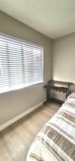 Cozy Room & Private Bathroom - 6