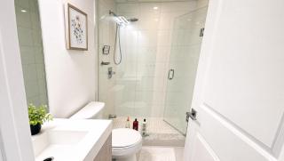 Elevate Living 3BR and Den Suite - Downtown - 6