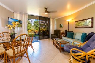 Waiohuli Beach Hale D-118 Oceanfront Complex at Great Location Steps to Beach - 7