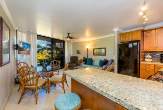 Waiohuli Beach Hale D-118 Oceanfront Complex at Great Location Steps to Beach - 2