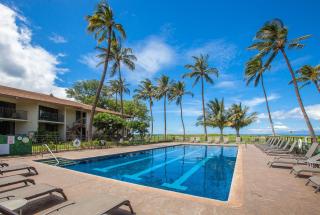 Waiohuli Beach Hale #B-206 Oceanfront View, Quiet Location, A/C Throughout - 8
