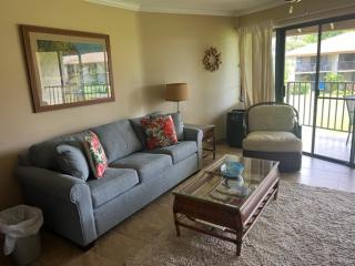 Waiohuli Beach Hale #B-206 Oceanfront View, Quiet Location, A/C Throughout - 2