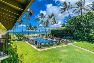 Waiohuli Beach Hale #D-220 Great Rates, Oceanfront View , A/C Throughout Unit - 0