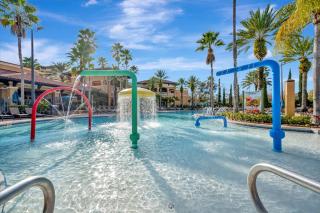 2BR with Jacuzzi Arcade & 10 Mins to Parks - 9