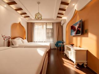 Han Exotic Zhangjiajie Wulingyuan Tranquil Refuge in the Heart of the Action - 1