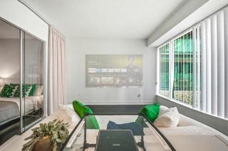 Urban Retreat - Steps to U of T - Projector Suite - 0