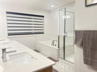 Cozy Edmonton Retreat Near West Edmonton Mall - 6