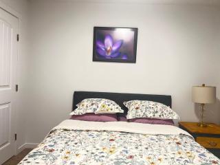 Cozy Edmonton Retreat Near West Edmonton Mall - 2