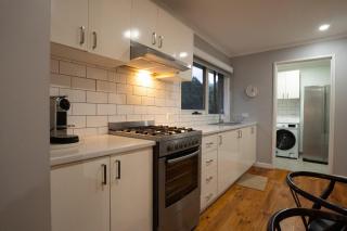 Pet-Friendly Family Home in Tullamarine - Sleeps 6 - 5