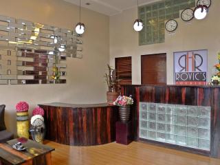 Rovic's Tourist Hotel - 9