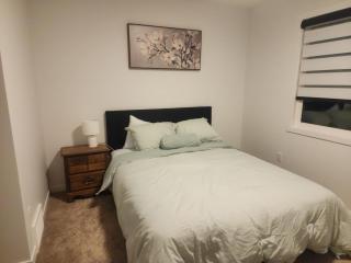 Edmonton New Build Retreat Near Parks & Trails - 9