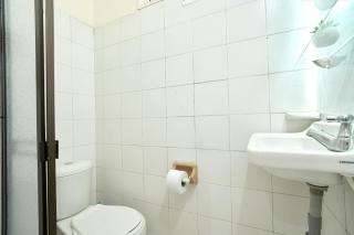 El Poblado Room #4 with Private Bathroom in Shared Apartment - 1