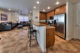 2 Bdrm Townhome, stunning mountain and cliff views - 9