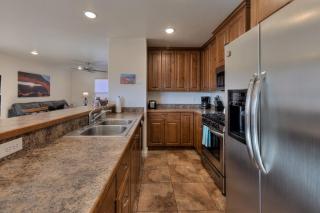 2 Bdrm Townhome, stunning mountain and cliff views - 4
