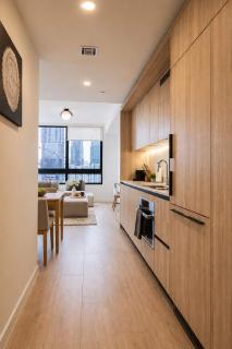 Luxury 2BR Residence District 225 Walk to Arena - 8