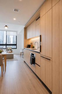 Luxury 2BR Residence District 225 Walk to Arena - 7